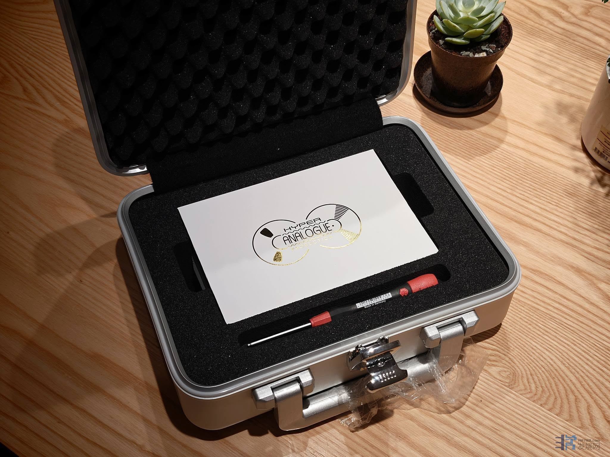 811328